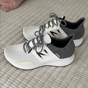 New Balance Women's 9 Roav White and Gray Running Shoes